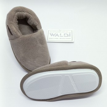 Детские домашние тапочки Валди, бежевые, вид белой подошвы.