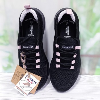 Женские лёгкие кроссовки чёрного цвета