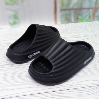 Женские чёрные шлёпанцы