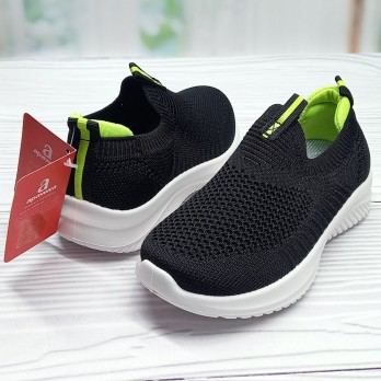 чёрные текстильные кроссовки для мальчика