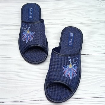 Женские домашние тапочки тм Белста, открытый носок, танкетка, синие, украшены вышивкой