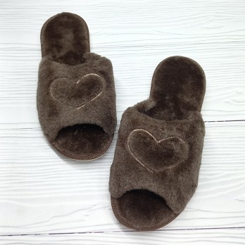 женские домашние тапочки Белста, коричневые, открытый носок, мех, украшены вышивкой - сердце