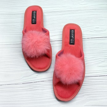 женские домашние тапочки из велюра тм Белста, коралловый цвет,  украшение пушок