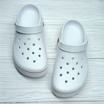 Женские белые кроксы