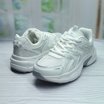 Белые женские кроссовки