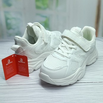 Белые кроссовки для девочки.