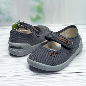 Серые тапочки для мальчика.