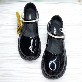 Чёрные детские туфли для девочки.