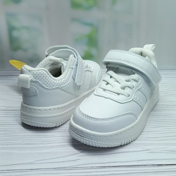 Белые кроссовки для девочки.