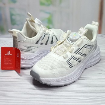 Белые кроссовки для девочки, система быстрой шнуровки.