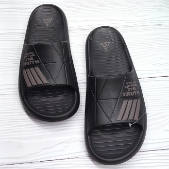 Чёрные мужские шльопанцы.