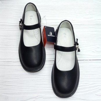 Чёрные туфли для девочки.