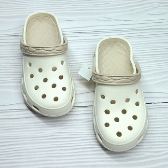Детские кроксы сабо для девочки, молочного цвета.