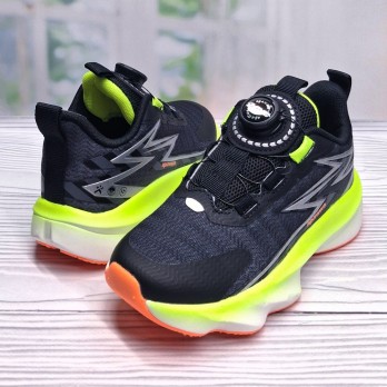 Чёрные кроссовки для мальчика, застёжки - быстрая шнуровка.