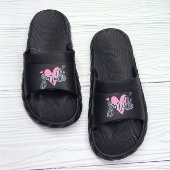 Женские чёрные шлёпанцы.