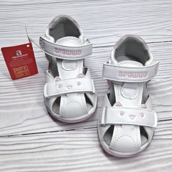 Белые детские сандалии для девочки.