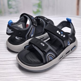 Босоножки для мальчика, чёрные.