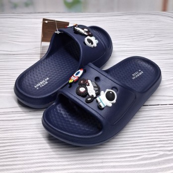 Синие детские шлёпанцы для мальчика.