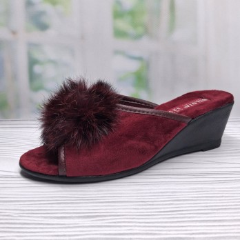 Женские комнатные тапочки Белста бордовые украшены пушком