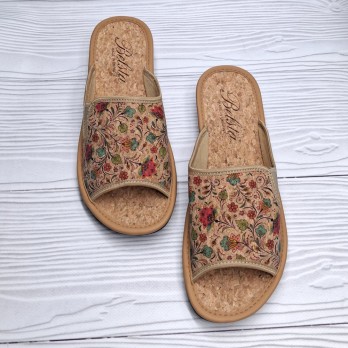 Женские тапки с пробковой стелькой, открытый носок и открытая пятка.