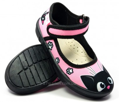 розовые тапочки с принтом кошки